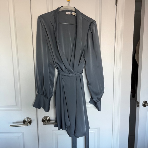Silk wrap dress - Picture 1 of 2